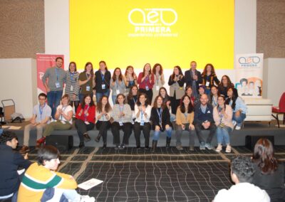 Jóvenes participantes del programa Primera Experiencia Profesional de Pinardi en el hotel Hilton Airport en Madrid en marzo de 2024