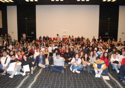 Jóvenes participantes del programa Primera Experiencia Profesional de Pinardi en el hotel Hilton Airport en Madrid en marzo de 2024